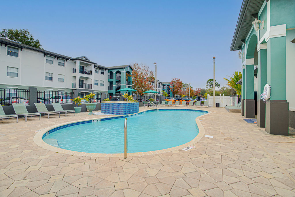 resort style pool best usf off-campus housing